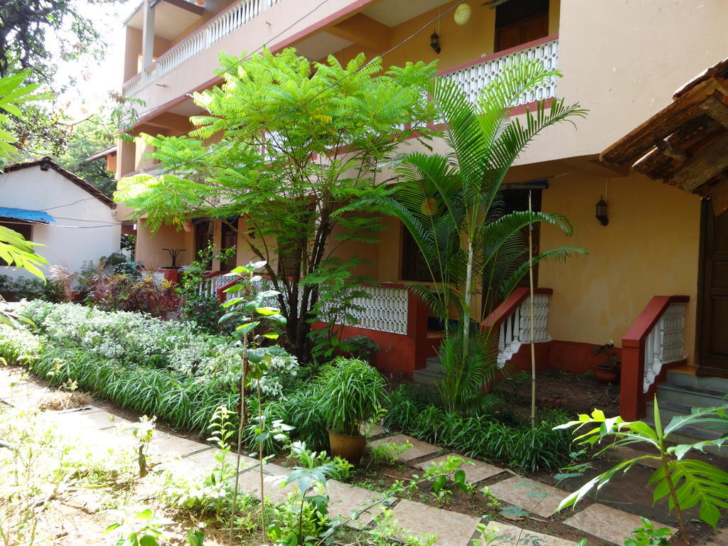 Pinto Guest House Candolim Exterior photo