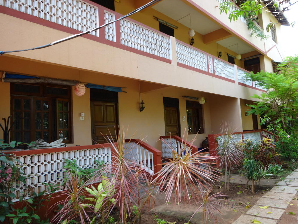 Pinto Guest House Candolim Exterior photo